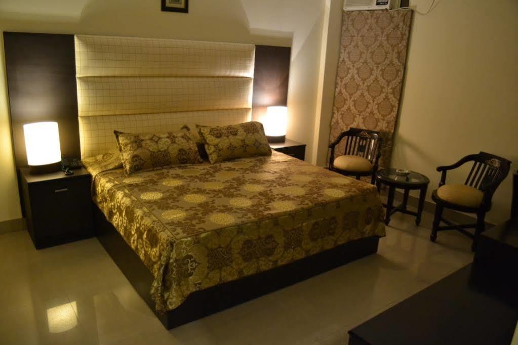 Hotel The Rio Haridwar Bagian luar foto